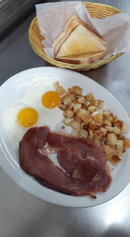 Eggs, ham and hashbrowns breakfast